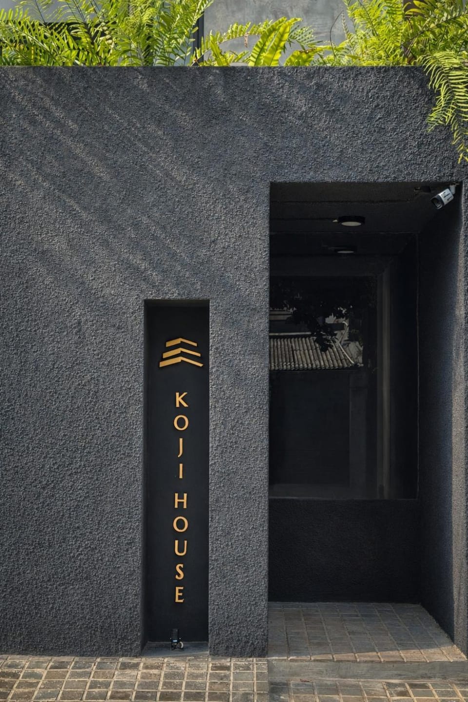 Facade/entrance, Day