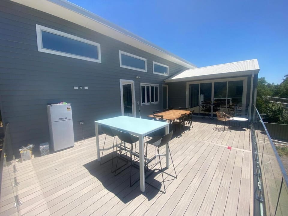 Riverside retreat with a large 4 bedroom home House in Victoria