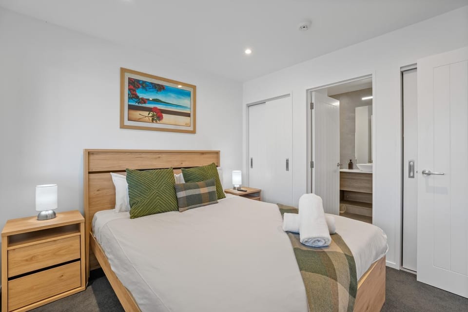 Summit Haven – Centre | 2BR New Build | Spa Apartment in Queenstown