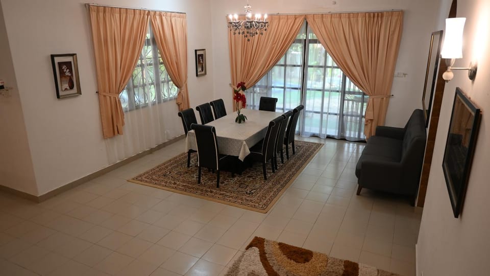 BUNGALOW POOL, NETFLIX, BBQ And BATU FERRINGHI House in Batu Ferringhi, Penang, Malaysia
