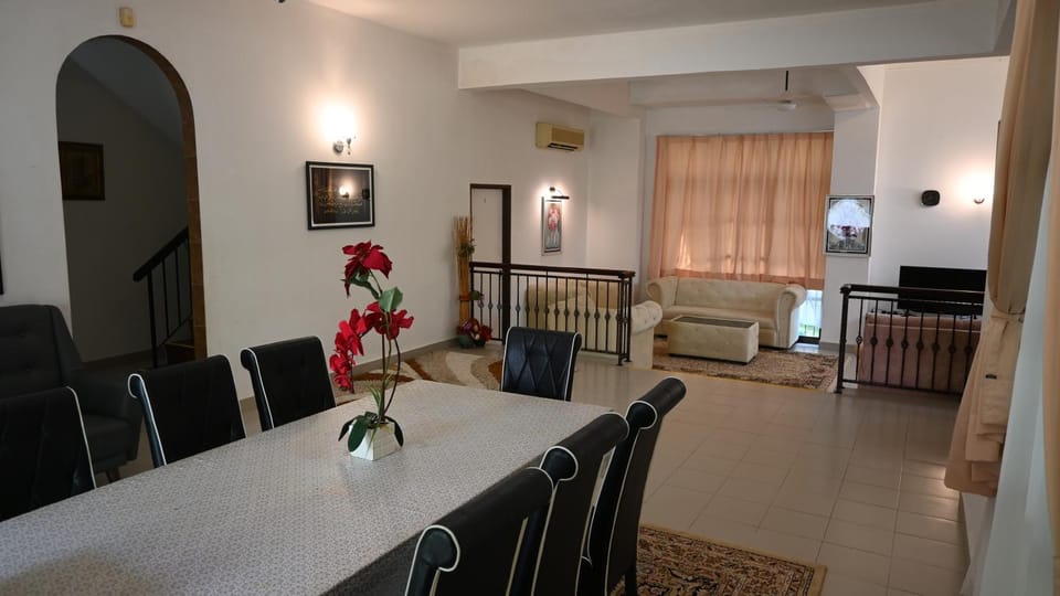 BUNGALOW POOL, NETFLIX, BBQ And BATU FERRINGHI House in Batu Ferringhi, Penang, Malaysia