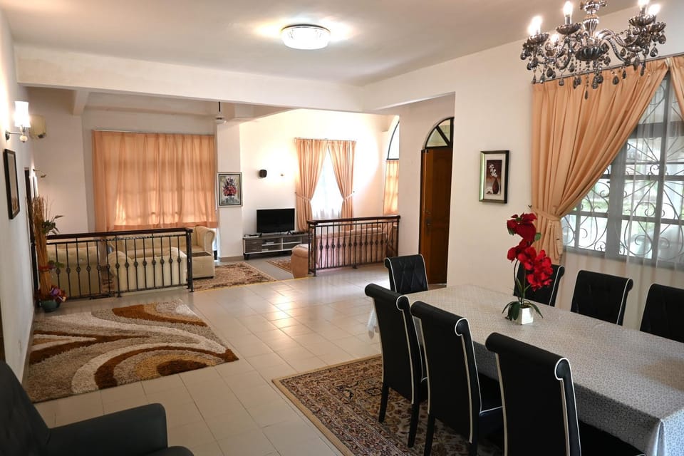 BUNGALOW POOL, NETFLIX, BBQ And BATU FERRINGHI House in Batu Ferringhi, Penang, Malaysia