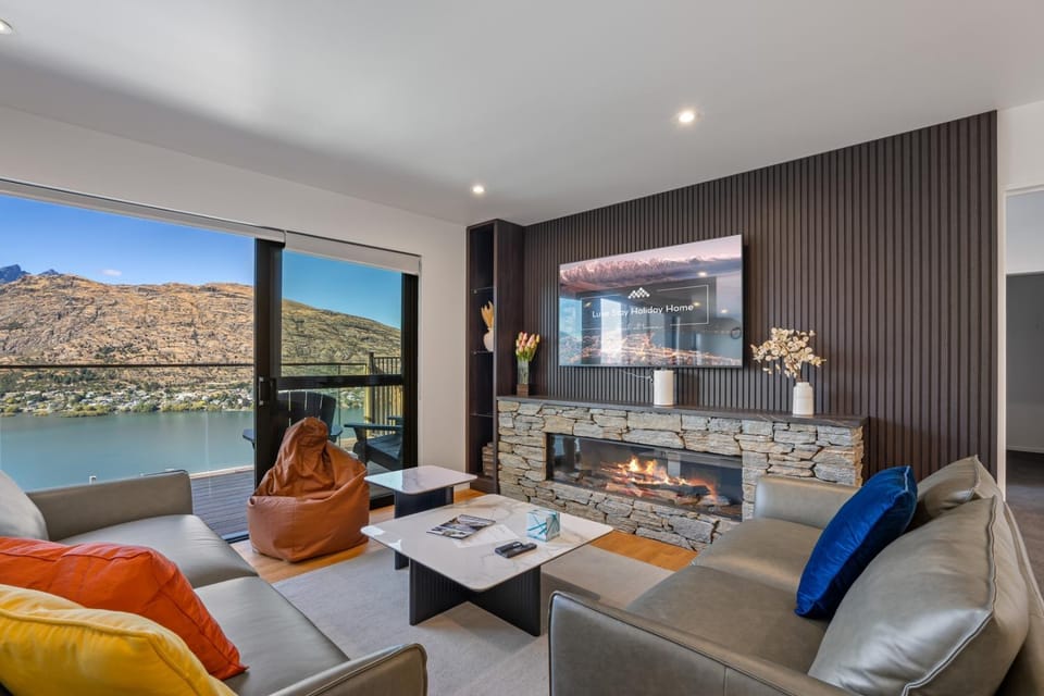 Summit Haven – Centre | 3BR New Build | Spa Apartment in Queenstown