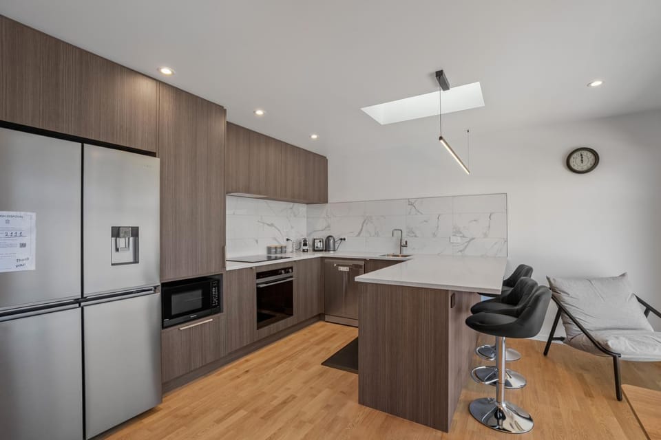 Summit Haven – Centre | 3BR New Build | Spa Apartment in Queenstown