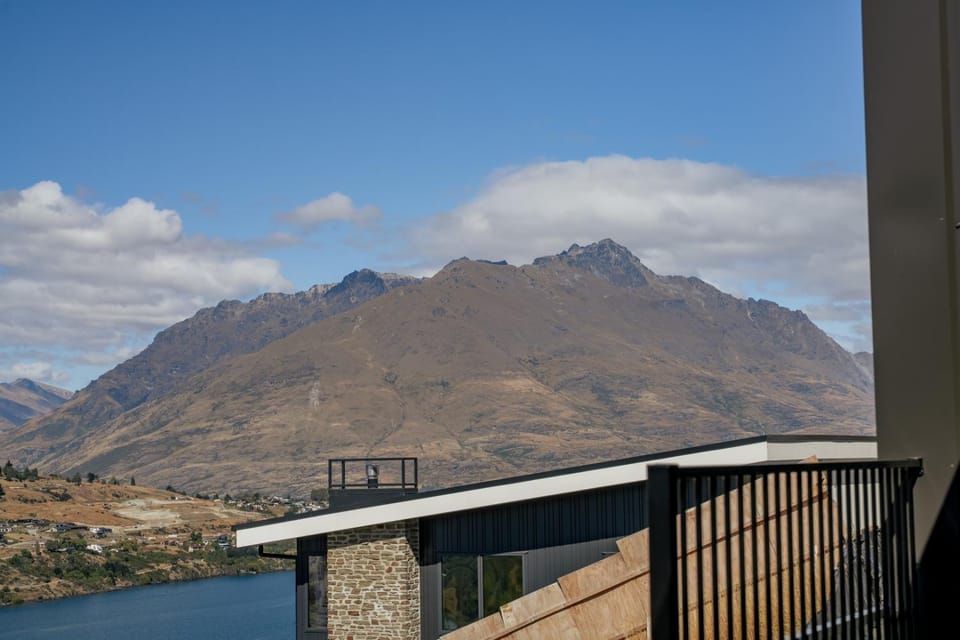 Summit Haven – East | 3BR New Build | Spa Apartment in Queenstown