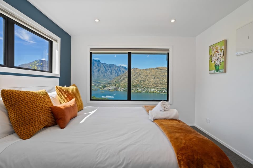 Summit Haven – East | 5BR New Build | 2 Spas House in Queenstown