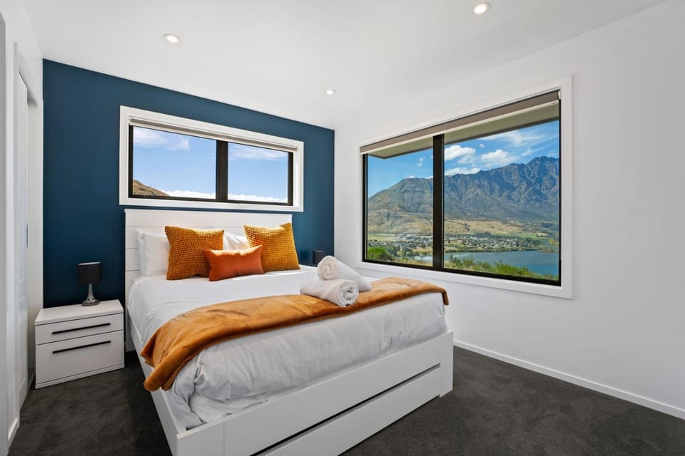 Summit Haven – East | 5BR New Build | 2 Spas House in Queenstown