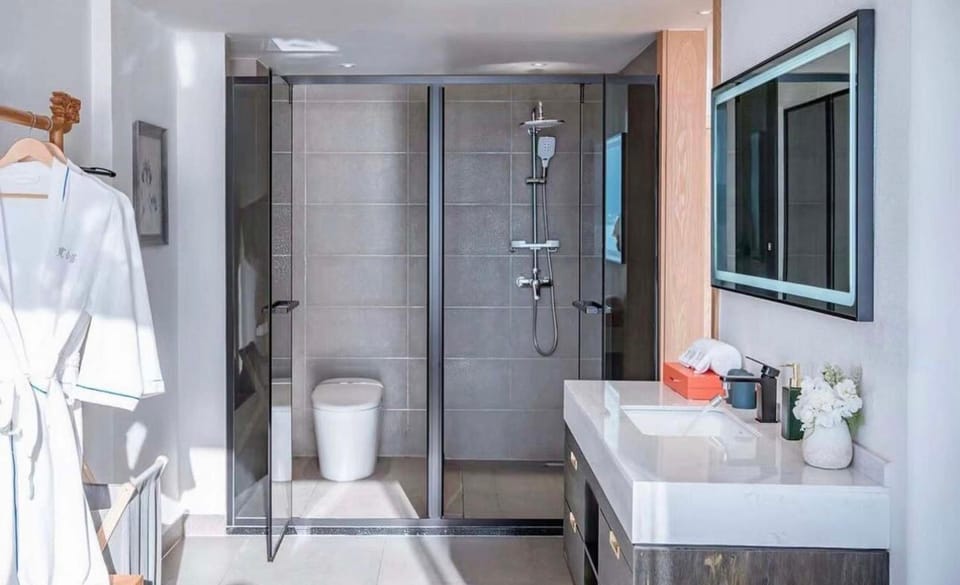 Shower, Toilet, Bathroom