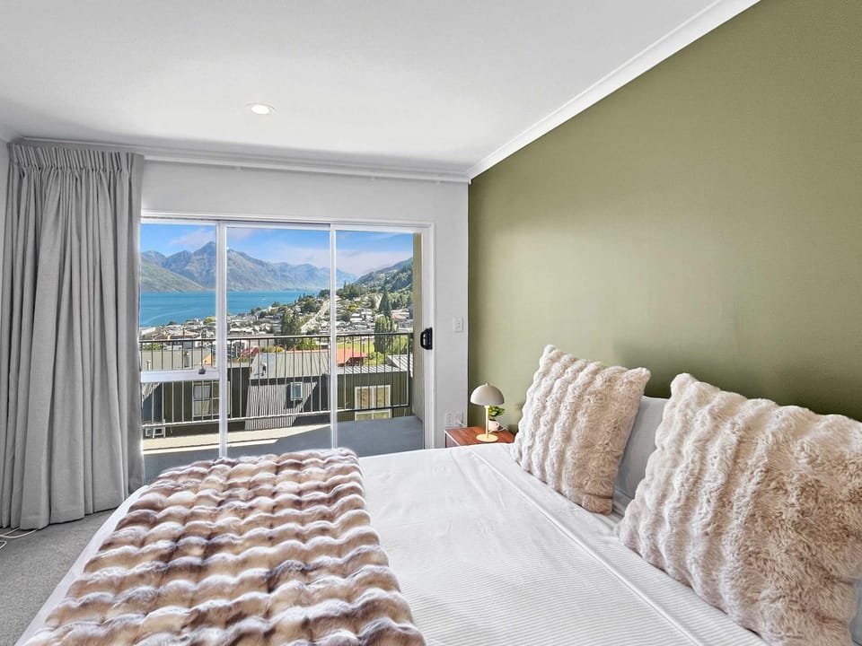 Bed, Natural landscape, View (from property/room), Balcony/Terrace, Bedroom
