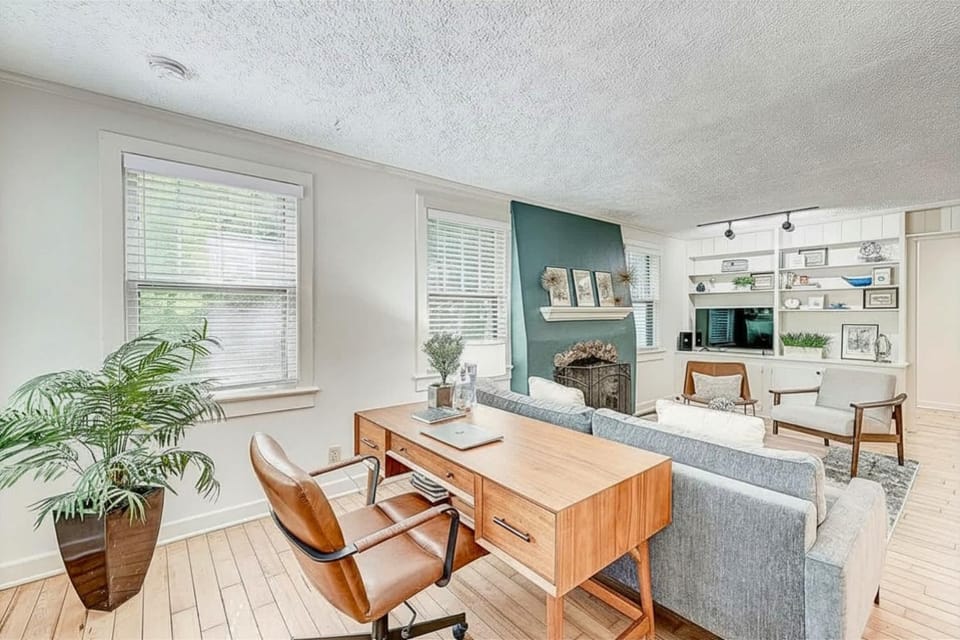 Remodeled Broad Ripple Bungalow Near Monon Trail-Family Friendly House in Indianapolis