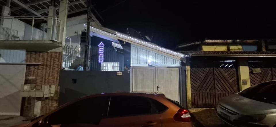 Casa na região central a 10min da praia House in Caraguatatuba