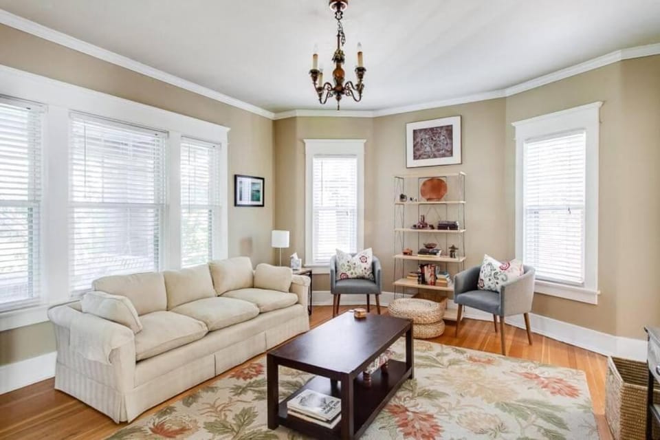 Highlands Retreat Walkable Near Expo Center Family Friendly House in Jefferson County