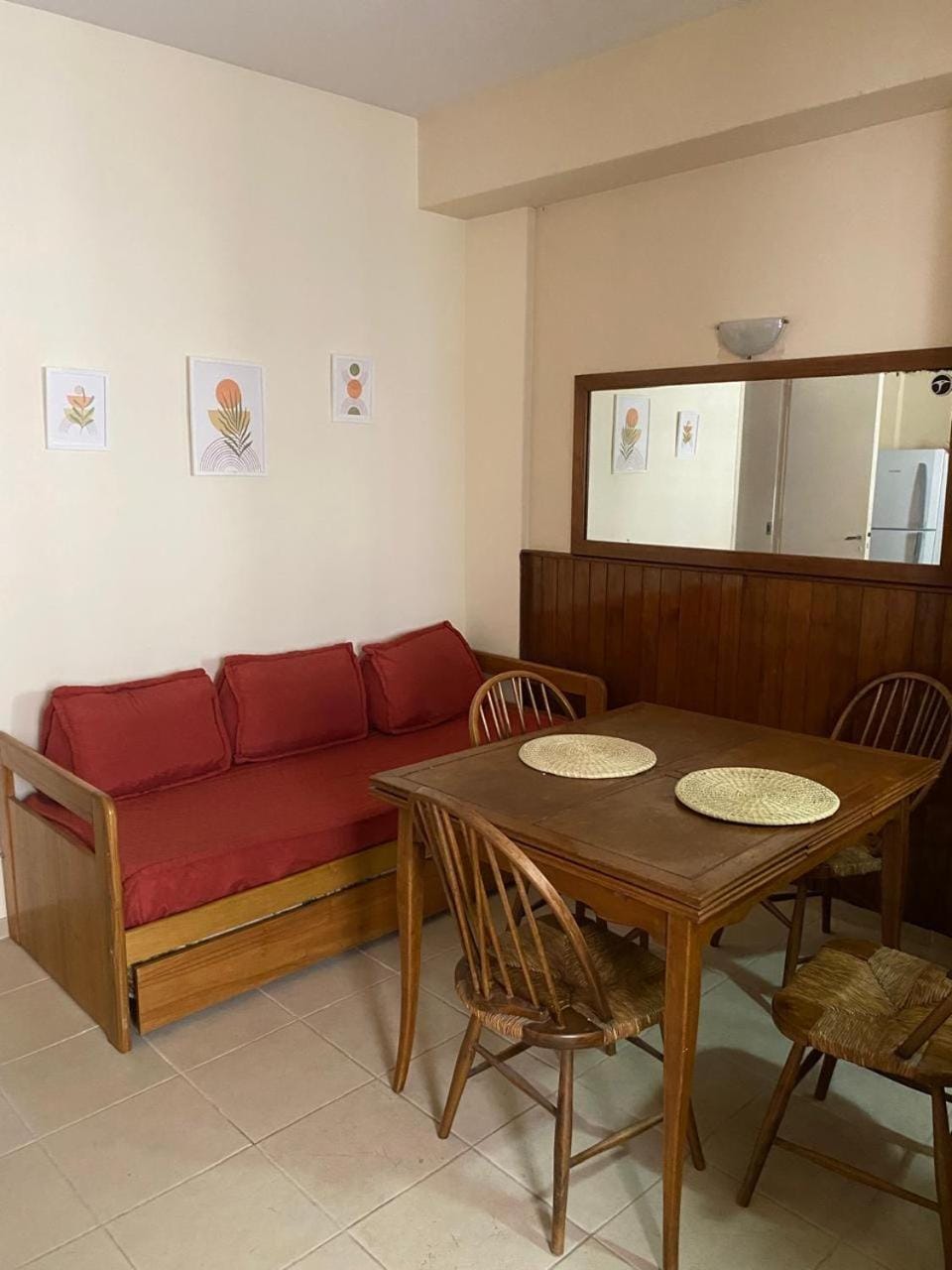Bed, Dining area