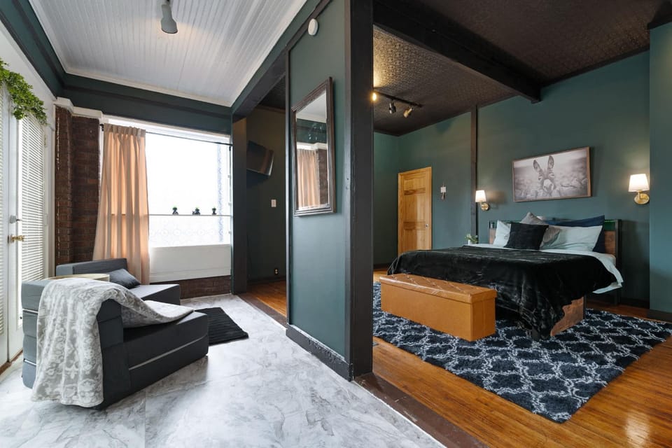 Retreat on Bardstown Road - Yard - Walk to Shops House in Jefferson County