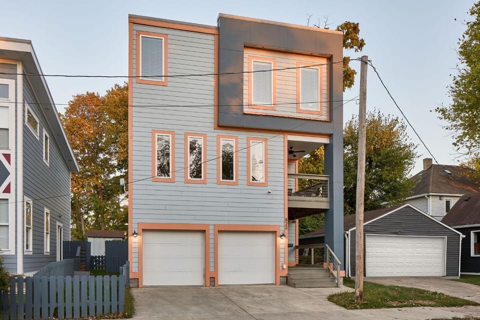 Spacious Home Garage Near Fountain Square-Family Friendly House in Indianapolis