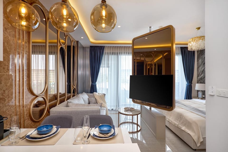 Bed, TV and multimedia, Living room, Photo of the whole room, Seating area, Bedroom