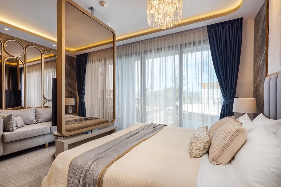 Bed, Living room, Photo of the whole room, Seating area, Bedroom