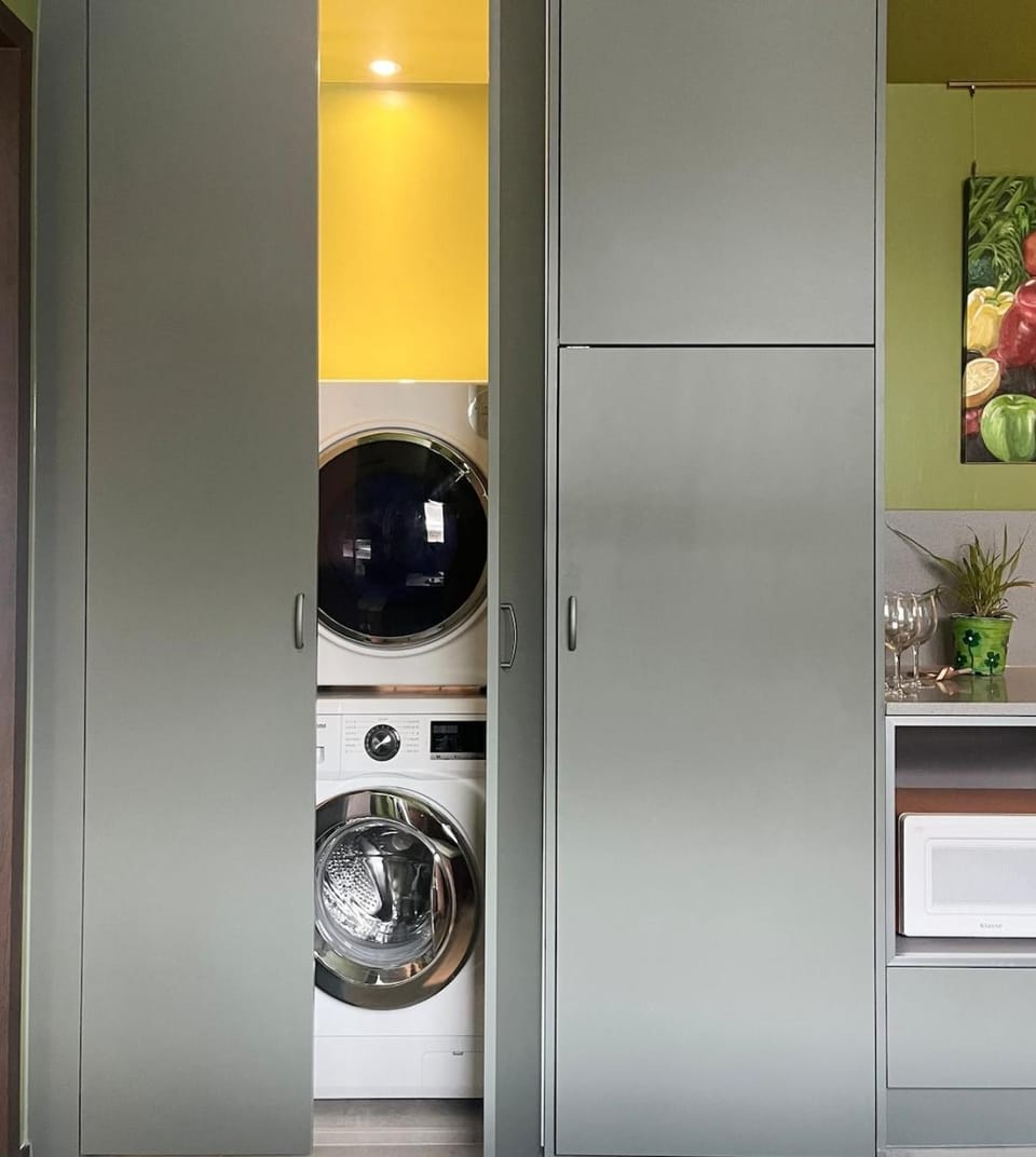 Kitchen or kitchenette, washing machine, dryer