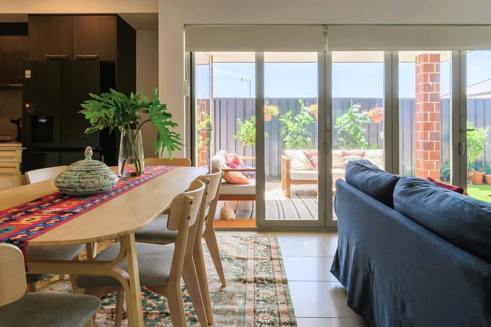 View (from property/room), Balcony/Terrace, Living room, Seating area, Dining area