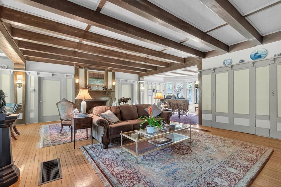 Governors Mansion on the Hudson - Saratoga Riverside Estate House in Saratoga