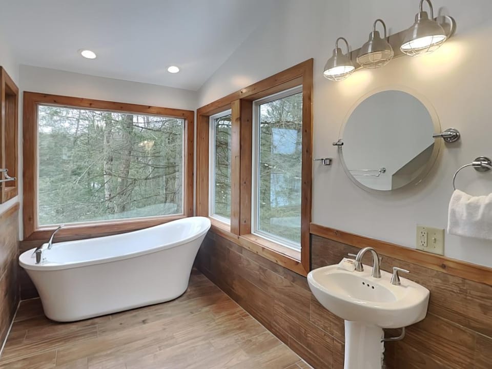 Bathroom, View (from property/room), Bath, towels