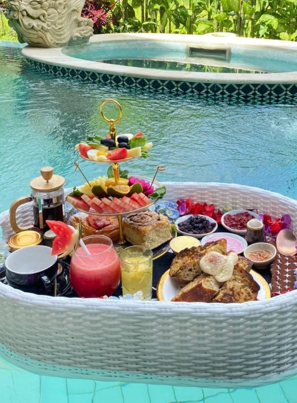 Pool view, Swimming pool, Breakfast