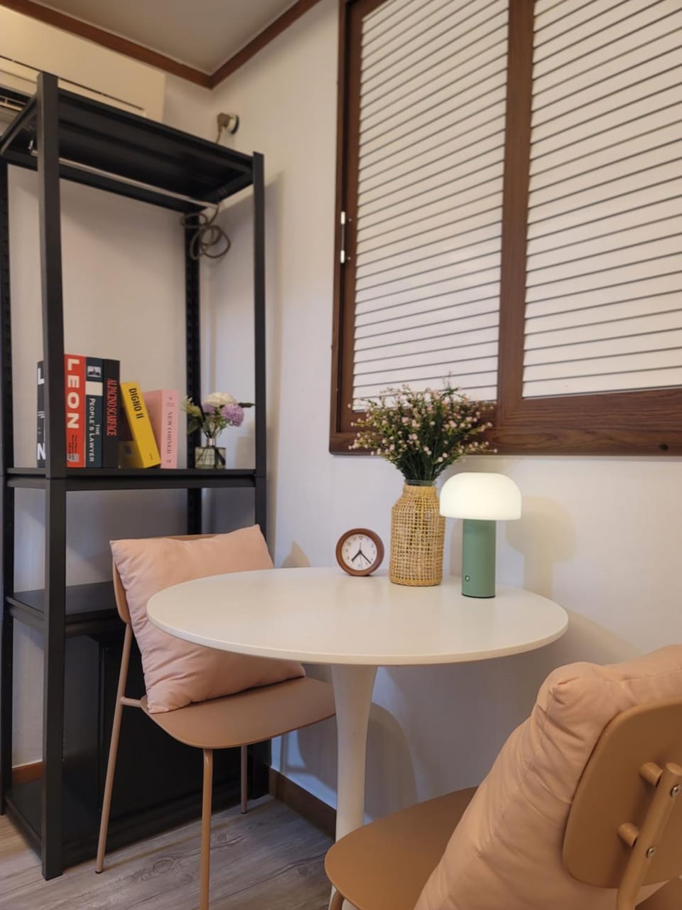Seating area, Dining area