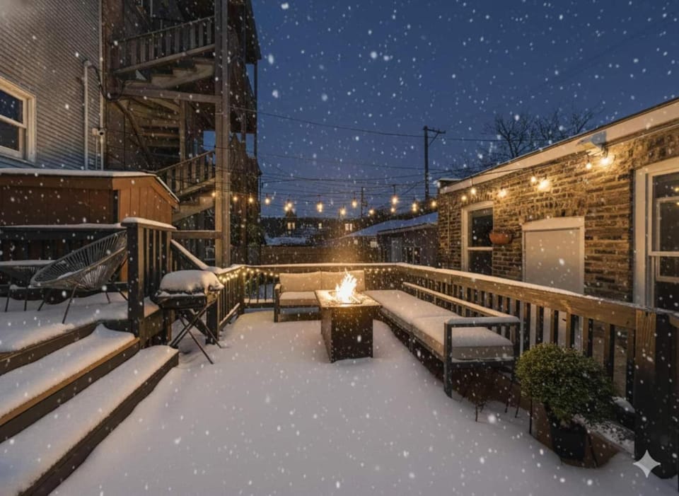 Addison Art Deco Manor Garage House in Wrigleyville