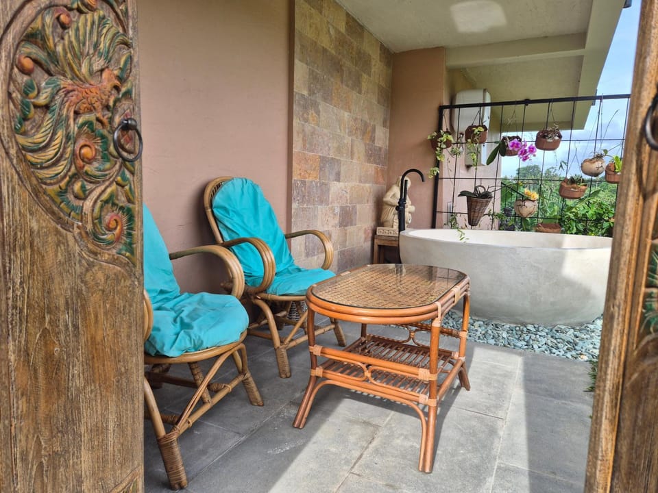 A Calm Spacious Cottage with Mount Agung View Villa in Selat
