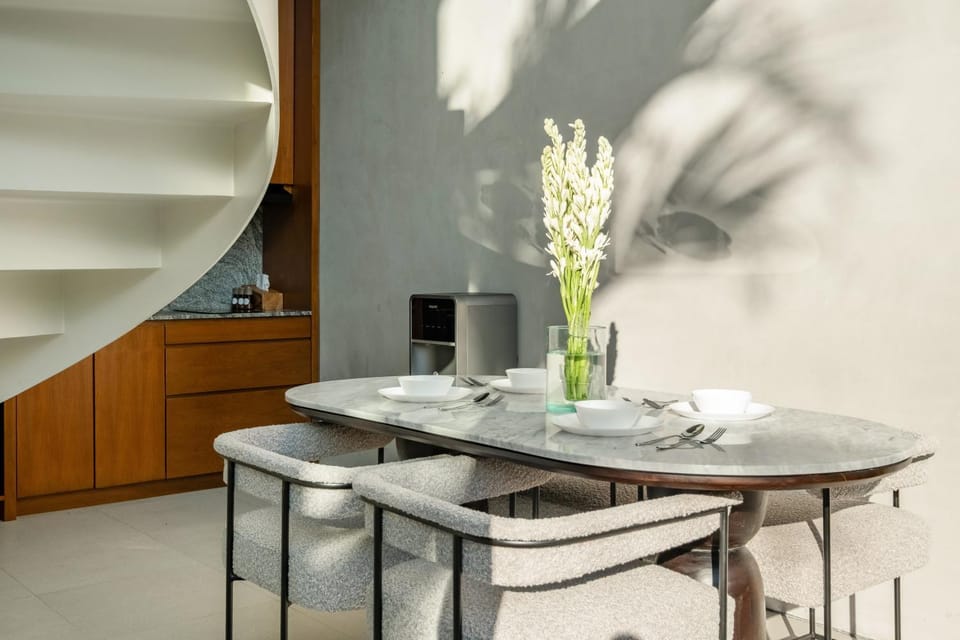 Dining area, kitchen