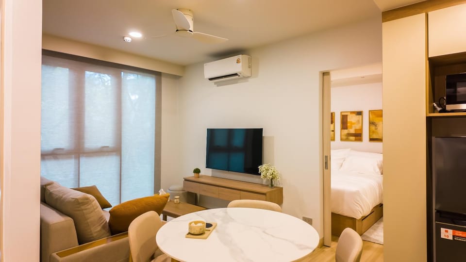 Communal lounge/ TV room, TV and multimedia, air conditioner