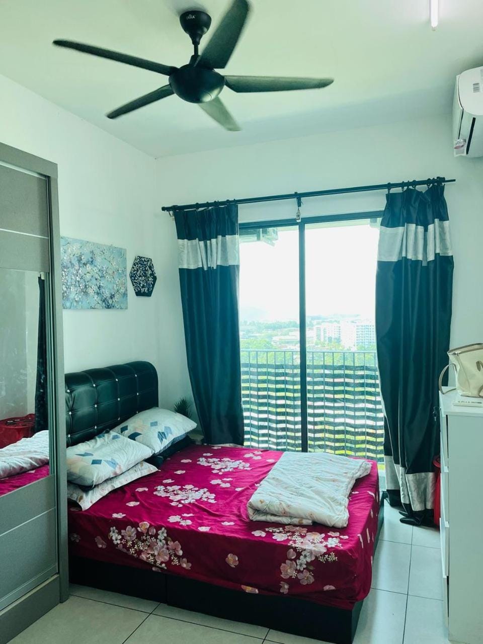 Bed, Bedroom, towels, air conditioner