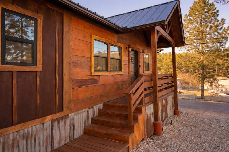 Rustline Haus Cabin with Hot Tub Walk Cabin in Ruidoso