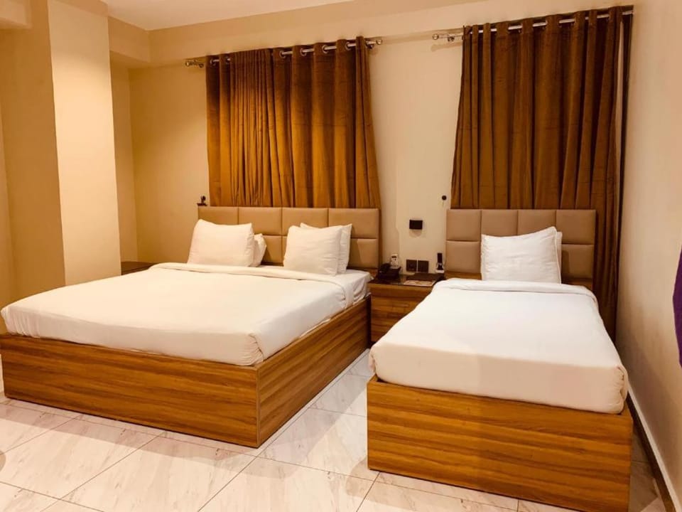 Hotel pearlinn karachi Hotel in Karachi