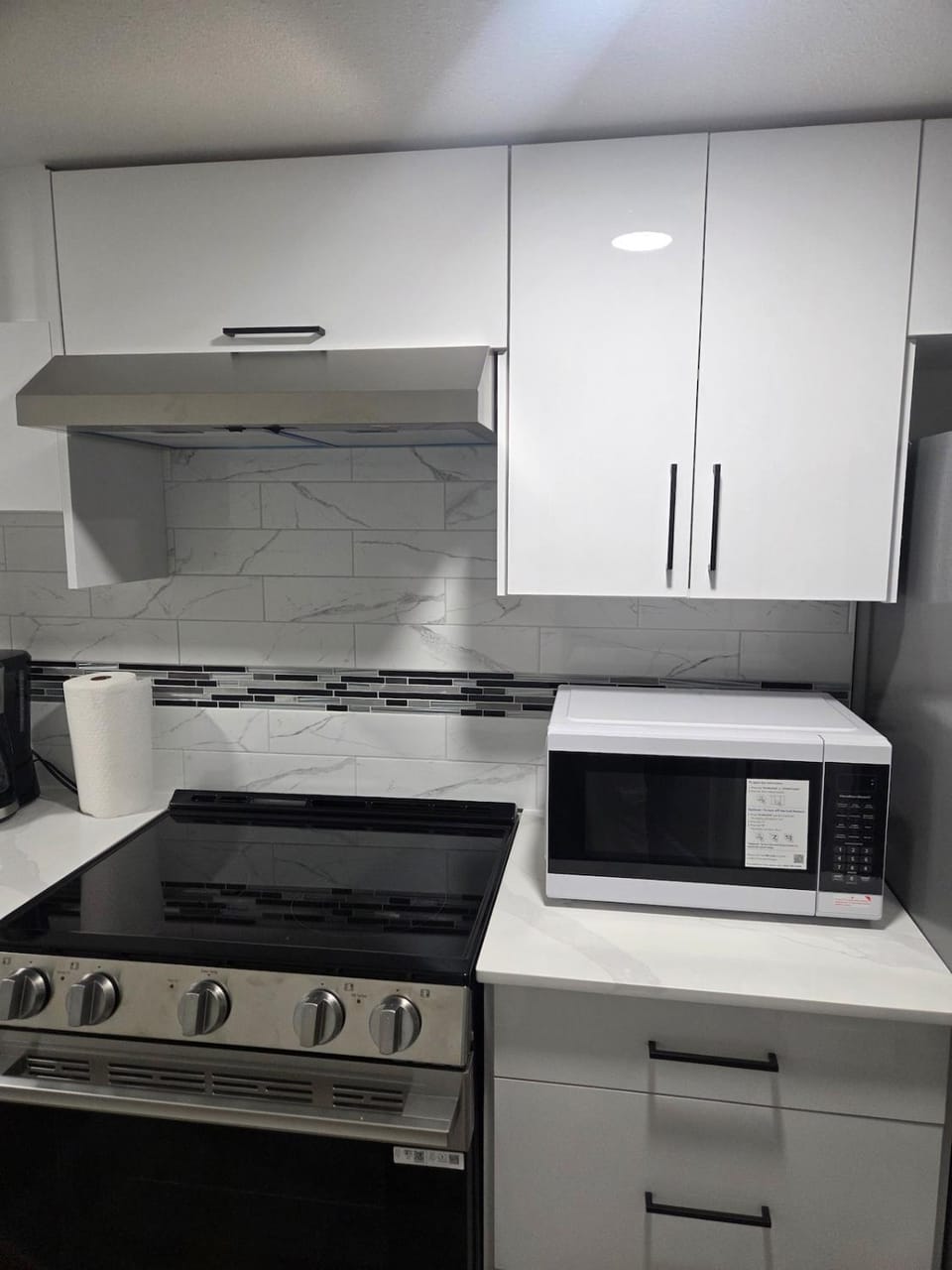 Kitchen or kitchenette, dishwasher, microwave