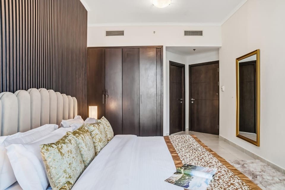 Bed, Bathroom, Photo of the whole room, Bedroom, City view, Pool view, wardrobe