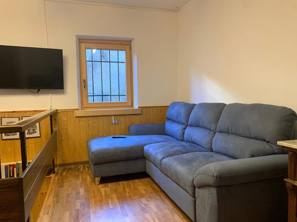 Communal lounge/ TV room, TV and multimedia, Living room, Seating area