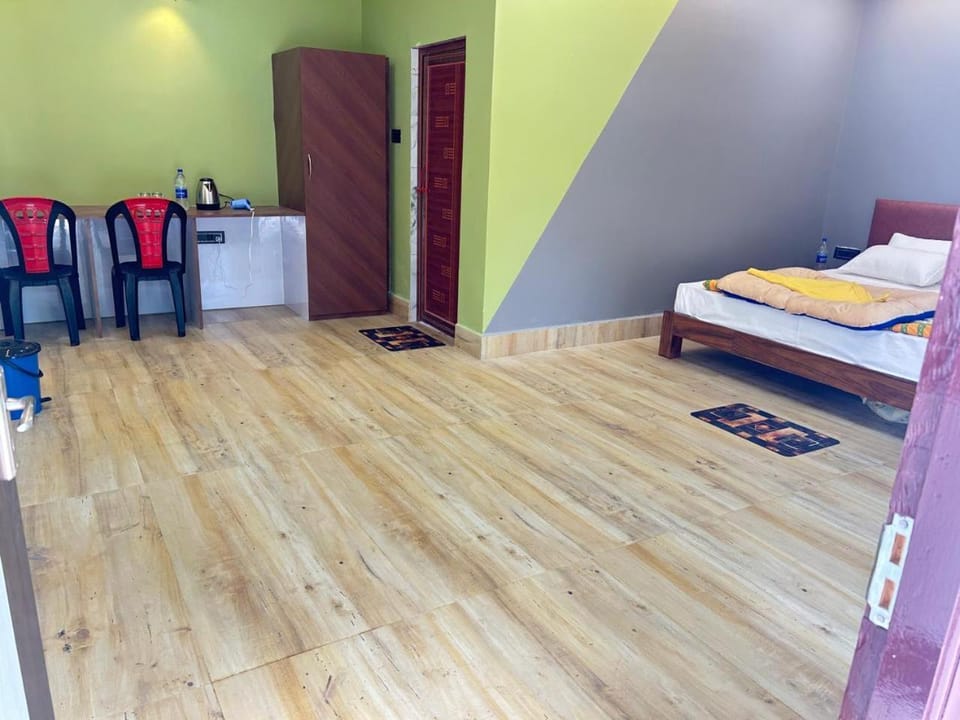 Photo of the whole room, wardrobe