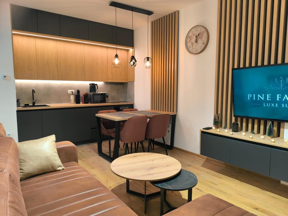 TV and multimedia, Kitchen or kitchenette, Living room, Seating area, Dining area