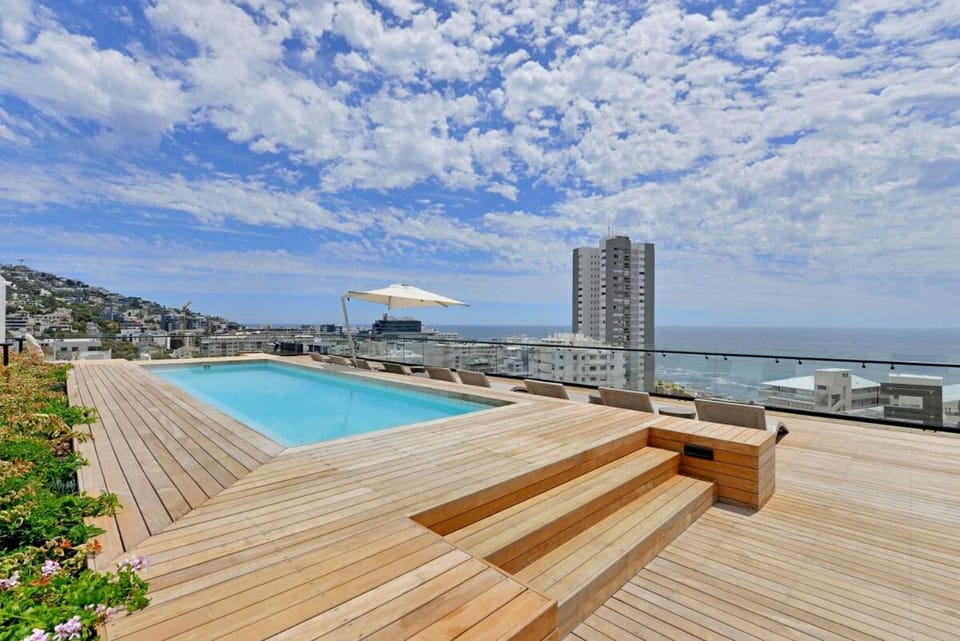 Station House Sea Point Promenade & Walk to Beach Apartment in Sea Point