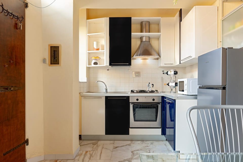 Kitchen or kitchenette, Dining area, oven, stove