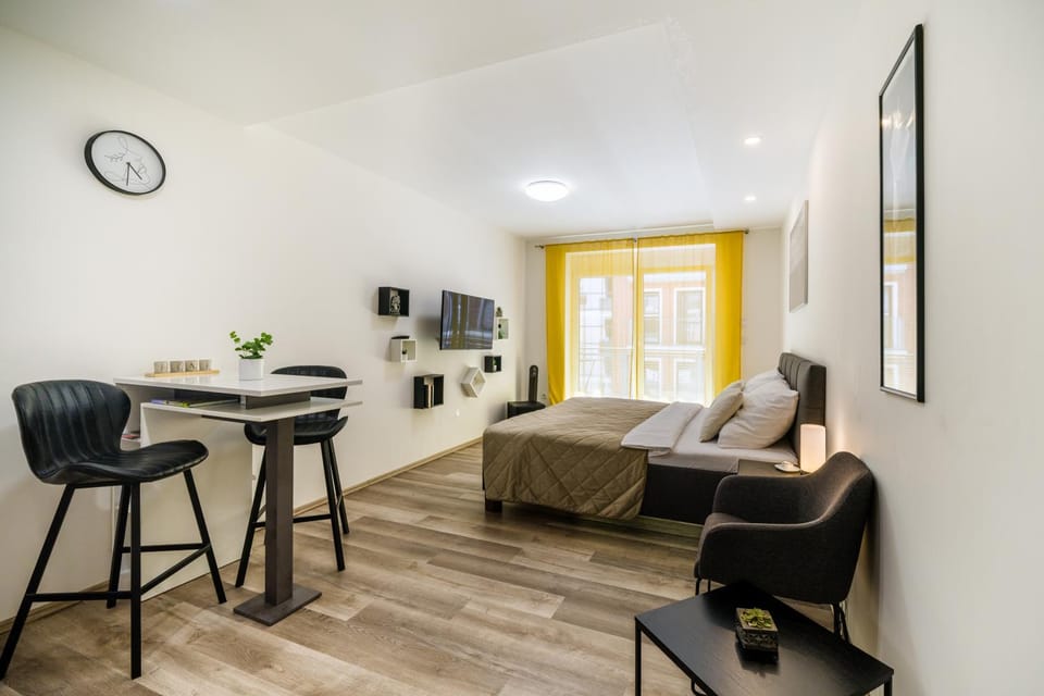 Bed, TV and multimedia, Living room