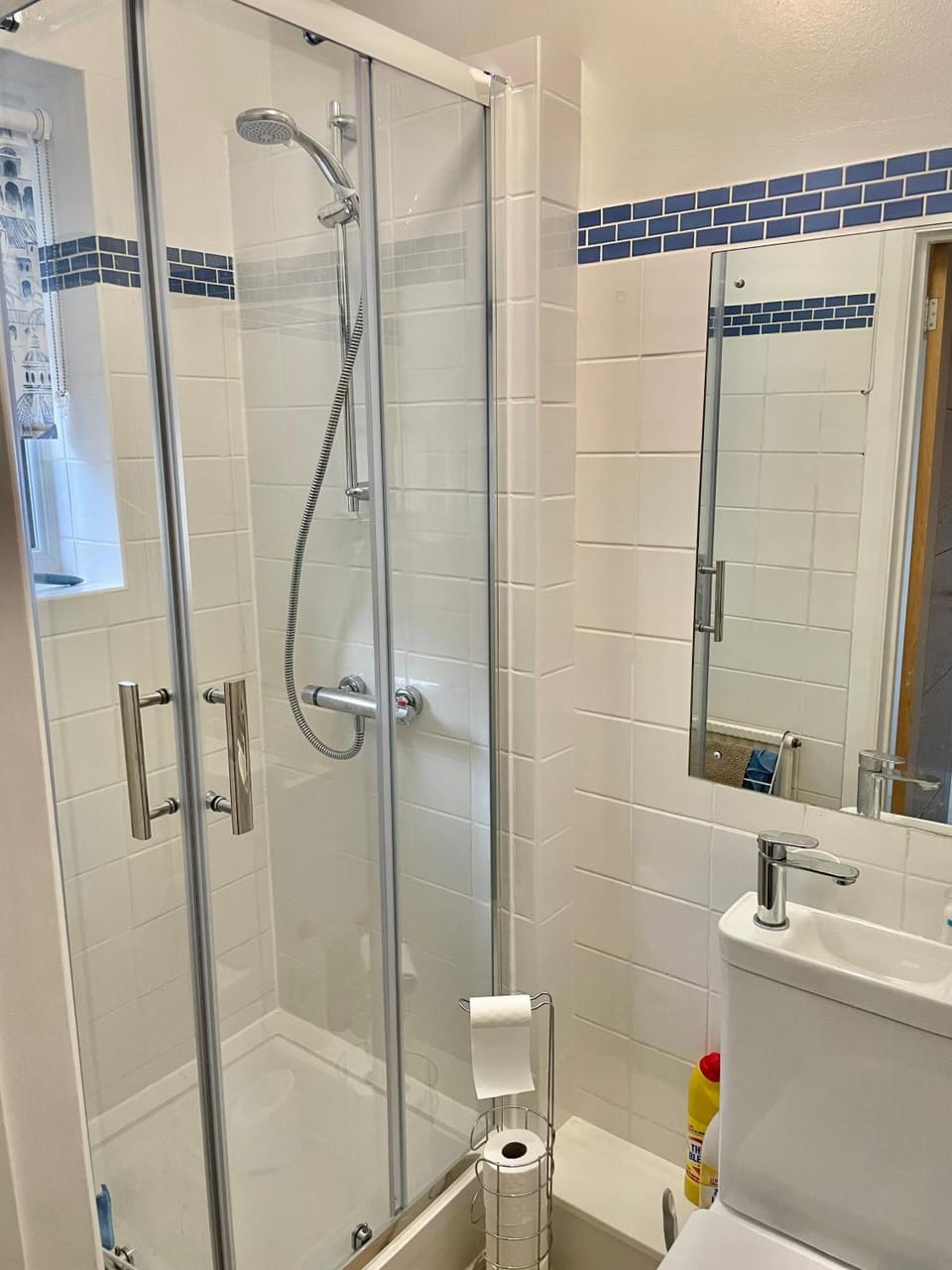 Shower, Toilet, towels
