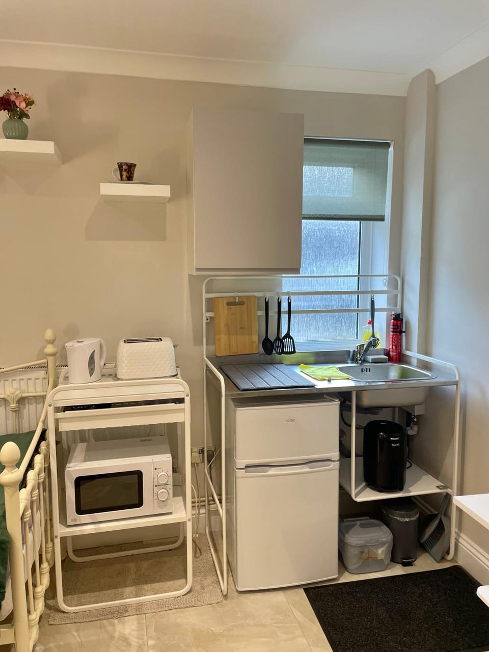 Kitchen or kitchenette, Dining area, toaster