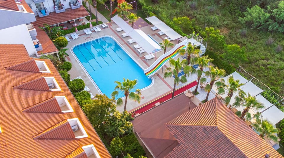 Property building, Day, Garden, Garden view, Pool view