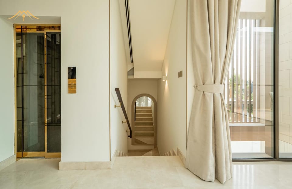 New Arabian Palm Hills 6BR & Maid & Private Pool Villa in Dubai