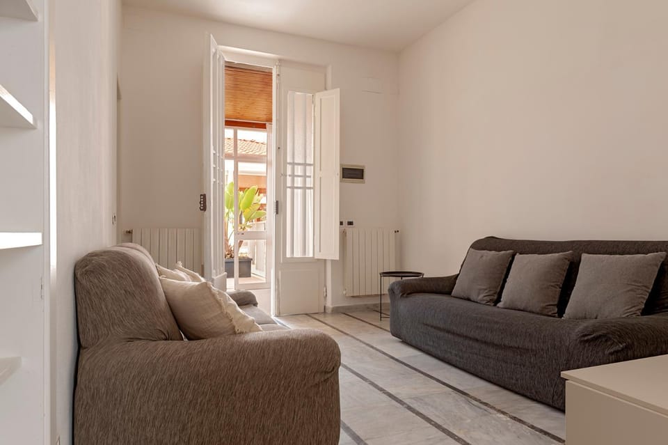 Living room, Seating area, air conditioner