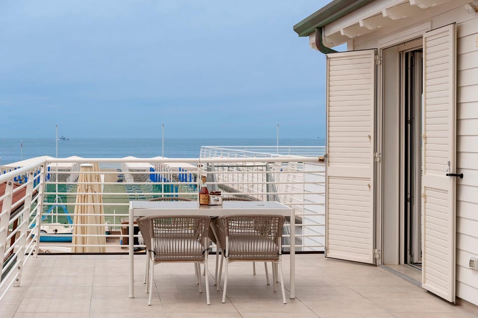 Patio, Day, Natural landscape, View (from property/room), Balcony/Terrace, Dining area, Sea view