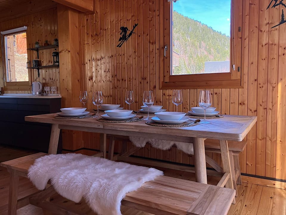 Dining area, Mountain view