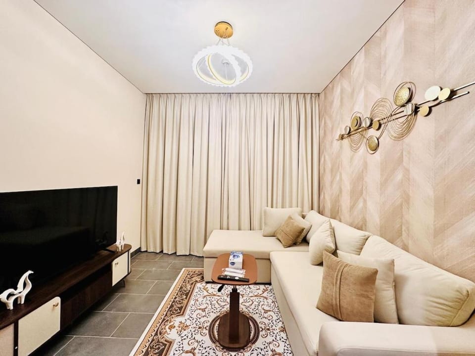 Modern Fully Furnished 1BR plus Study in Crest Tower B House in Dubai